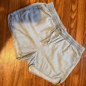 Gap shorts medium